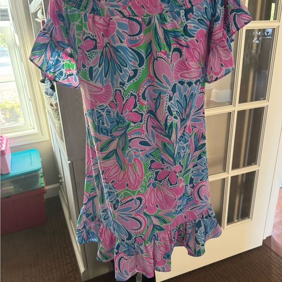 LILLY PULITZER Pink Gecko Green Tiger Sunrise ruffled off shoulder Dress size XS - Picture 3 of 4